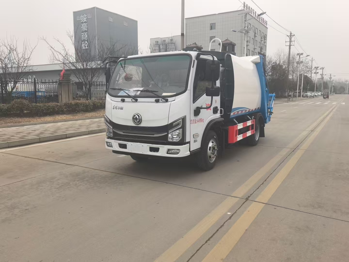 東風(fēng)華神5.8方藍(lán)牌壓縮垃圾車